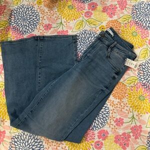 NWT size 6 Nine West slim straight jeans